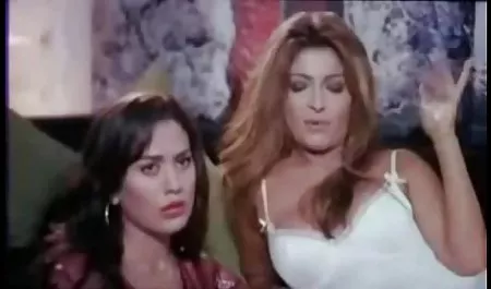 Taylor dan Capri pecinta Toket kencang rambut coklat lesbian pilem bokef barat