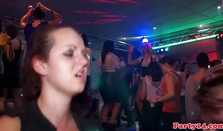 Cantik cewek seksi naik dan turun pada video bokep barat terbaik hard cock