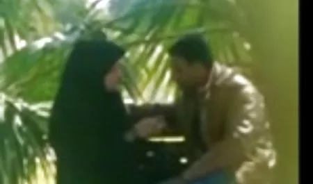 Berdebar manis remaja Goldie pada kumpulan video sex barat pengecoran