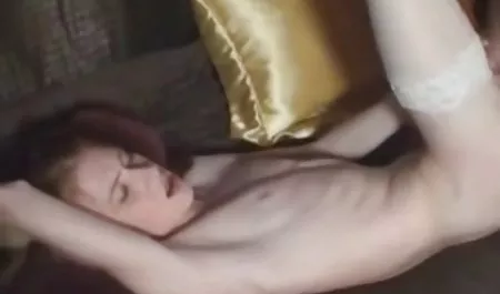 Bahasa inggris situs bokep barat gratis milf musim panas angel Lee akan turun celana dalamnya